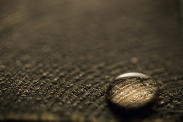 Tropfen auf Holz
