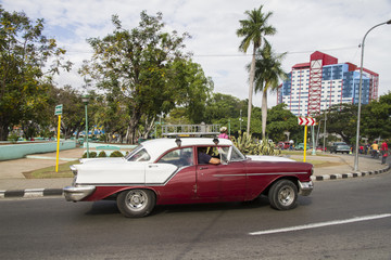 Vecchie automobili americane  a Santiago de Cuba