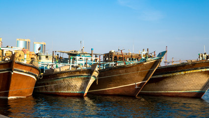 Fototapeta na wymiar Handelsboot Hafen Dubai