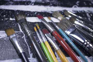 Obraz premium paint brush on grungy black and white acrylic paint canvas