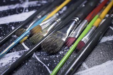 Obraz premium paint brush on grungy black and white acrylic paint canvas