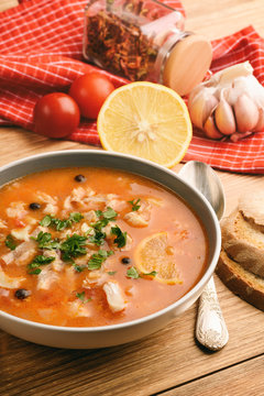 Fish soup with tomatoes and garlic (aljotta). 