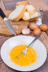 Smashed whisked eggs for french toast