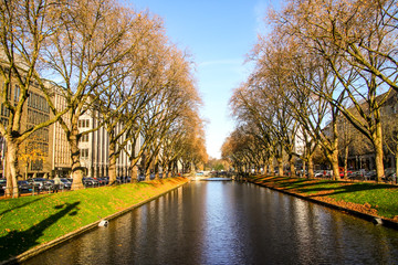 K&ouml;nigsallee D&uuml;sseldorf K&ouml; Graben bei Sonnenschein