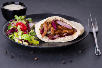 Fladenbrot Gyros mit Salat