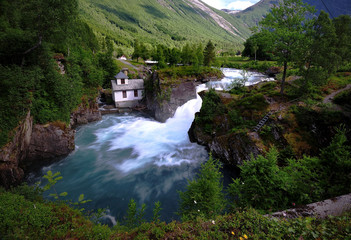 Fototapeta na wymiar Trollstigen fast flowing water