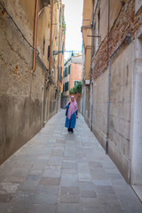 Obraz na płótnie Canvas Muslim traditional woman visiting old city Venice in Italy
