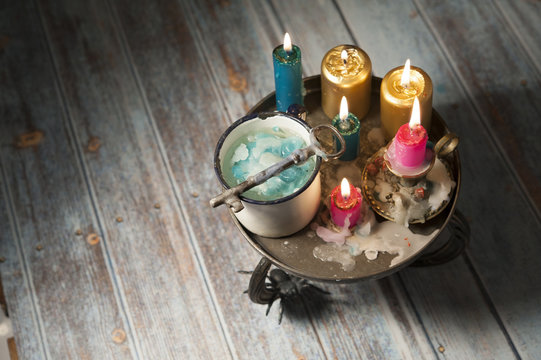 Andrzejki - St Eve. Andrew - omens of wax, lost wax by key 