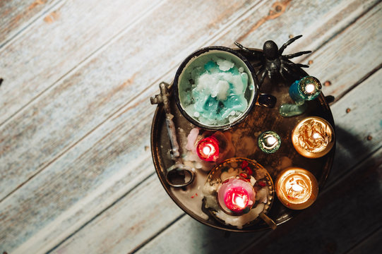 Andrzejki - St Eve. Andrew - omens of wax, lost wax by key 