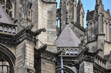 Fototapeta na wymiar Detalles góticos de catedral de Amiens, Francia