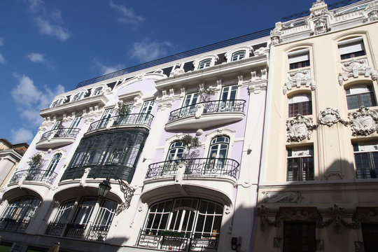 Lisbonne, fa&ccedil;ades rococo dans le Rossio