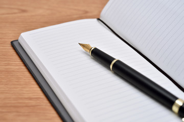 万年筆と手帳
