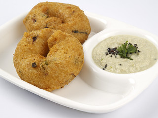 methu vadai with coconut chutney served in a dip plate on white