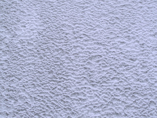 壁面に吹き付けられた雪