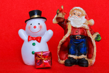 サンタクロースと雪だるまとギフト