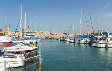 Fototapeta na wymiar sailboats at the marina in Akko