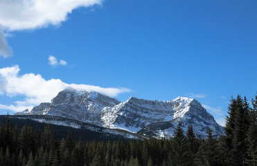 冬のカナディアン・ロッキー　クートニー国立公園の山並み