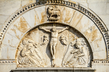 Pietrasanta, Fregi del Duomo di San Martino