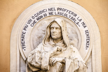 Pietrasanta, Lapide a Giordano Bruno