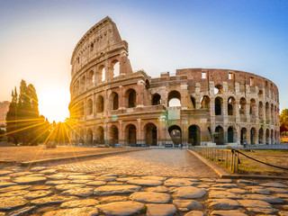Fototapeta premium Koloseum o wschodzie słońca, Rzym