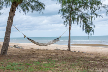 Tie the tree hammock by the sea