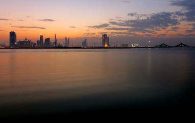 Fototapeta premium Bahrain Skyline at sunset