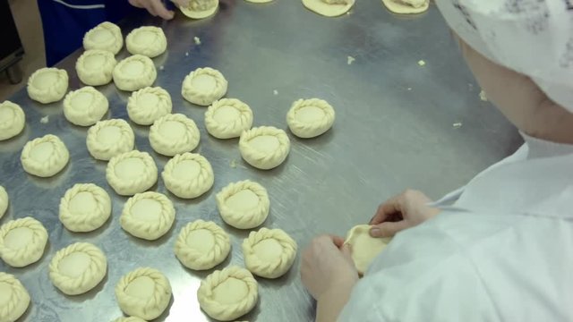 cooking pies with the meat of the test