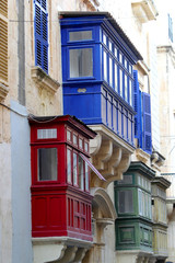 kolorowe balkony w stolicy Malty Vallettcie