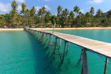 Fototapeta na wymiar Wooden pontoon in tropical sea