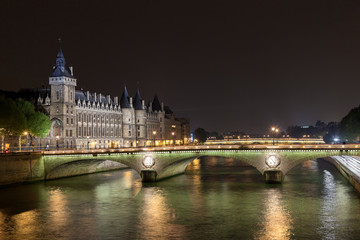 Fototapeta na wymiar La Conciergerie and Pont au Change, over the Seine river. Paris, France.