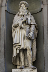 Leonardo da Vinci statue in Florence