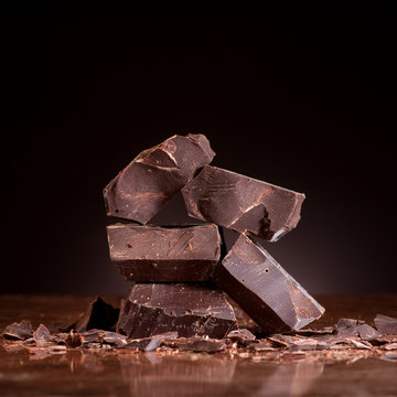 Pieces dark chocolate