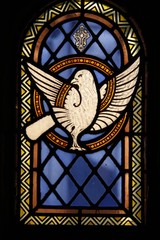 Colombe de la paix, vitrail d'un caveau du Cimetière de Passy à Paris	