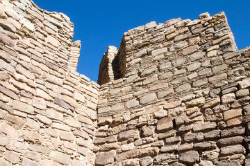 Fototapeta na wymiar Notched corner wall at the ancient Pueblo ruin site in Aztec, NM 