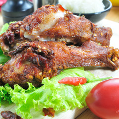Fried chicken with seasoning set up on table, food stylist