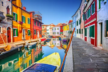 Tuinposter Kleurrijke huizen in Burano, Venetië, Italië © adisa
