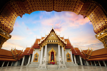 Fototapeta premium The Marble Temple, Wat Benchamabopitr Dusitvanaram the emerald temple in Bangkok Thailand