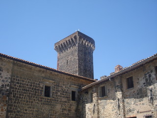 Torre del castello dell'Abbadia a Vulci, nella maremma laziale. Italia