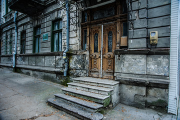 Fototapeta na wymiar vey old antique door wood vintage building