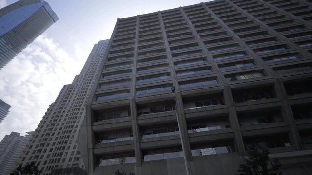 bloor street in downtown toronto in 4k during the summer