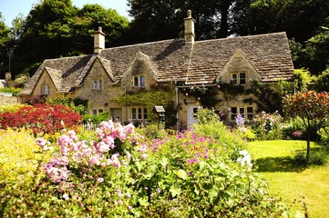 English Country Cottage in the sunshine in Cotswolds, England, UK