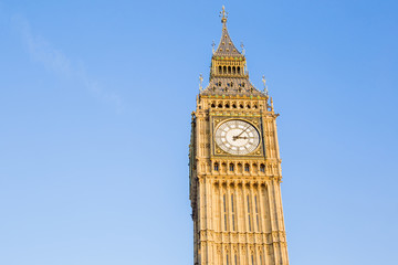 Fototapeta na wymiar Clock tower Big Ben on the blue sky background in London United Kingdom.