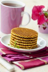 Waffles with caramel, tea and Petunia 