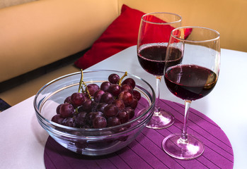 wine in the wine glass, grape in the vase