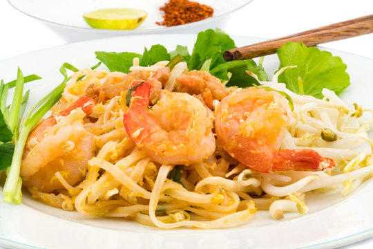 Pad Thai with shrimps and vegetables
