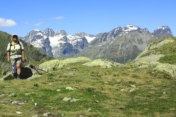 Fototapeta na wymiar Macun Seenplatta, Blick auf Silvrettaberge