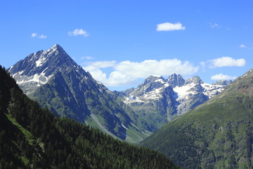 Fototapeta na wymiar Macun Seenplatte, Blick auf Silvrettagipfel
