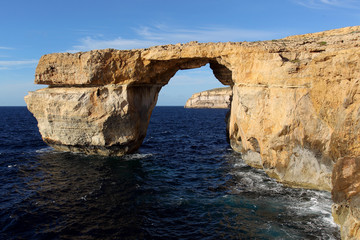Klifowe wybrzeże w rejonie Azure Window na Malcie © andrzej_67