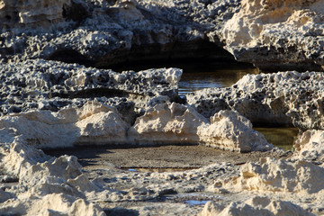 Formacje skalne na maltańskim wybrzeżu wyspy Gozo