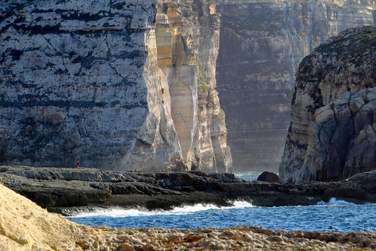 Klifowe wybrzeże w rejonie Azure Window na Malcie